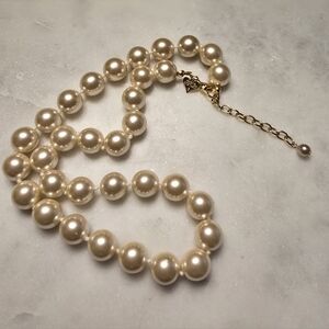 Alana Stewart Beautiful Faux Cream Pearl Necklace